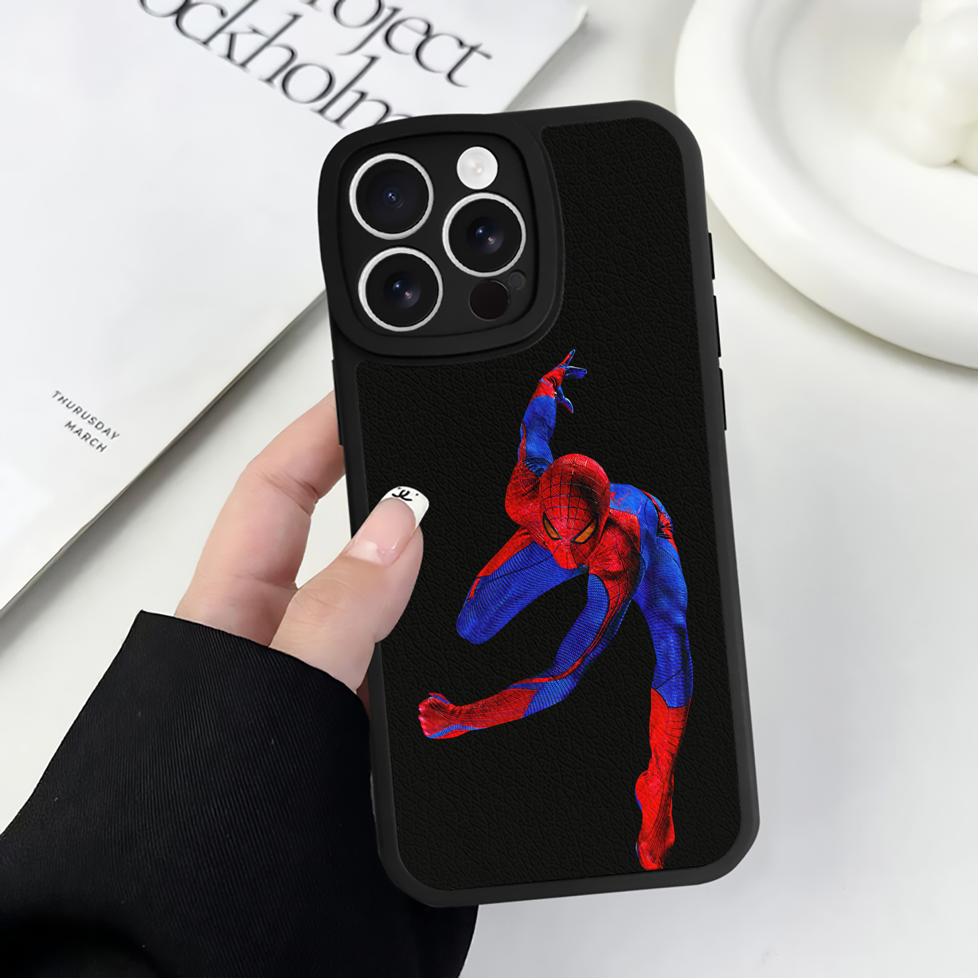 Spider Man スパイダーマン 【iPhone 16シリーズ対応】シリコンスマホケース（レザー調） 材質：シリコン